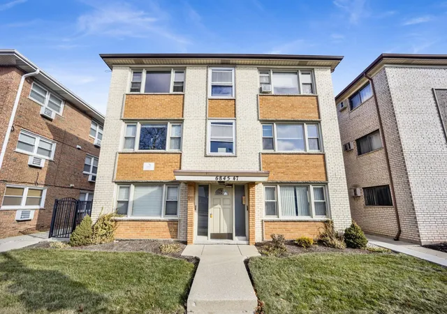 Listing Photo 1 - Condo for sale in building located at 6845 N Nw Hwy, Chicago, IL 60631 - Unit #6845-1W