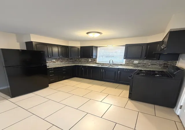 Photo 4 of Single family home for sale at 796 E 163rd Street, South Holland, IL 60473 | MLS# 12763753 | Listing updated on 2026-10-04