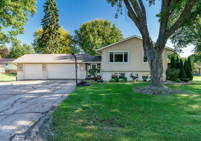 Photo 1 of Single family home for sale at 1602 Plaza Dr, Rockford, IL 61108 | MLS# 12763754 | Listing updated on 2026-10-07