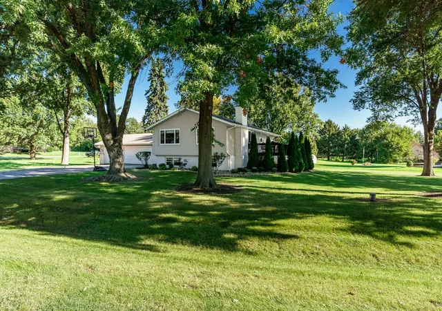 Photo 2 of Single family home for sale at 1602 Plaza Dr, Rockford, IL 61108 | MLS# 12763754 | Listing updated on 2026-10-07