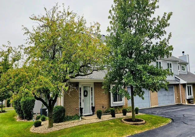 Photo 3 of Condo for sale at 5604 W Von Ave #A, Monee, IL 60449 | MLS# 12763760 | Listing updated on 2026-09-29