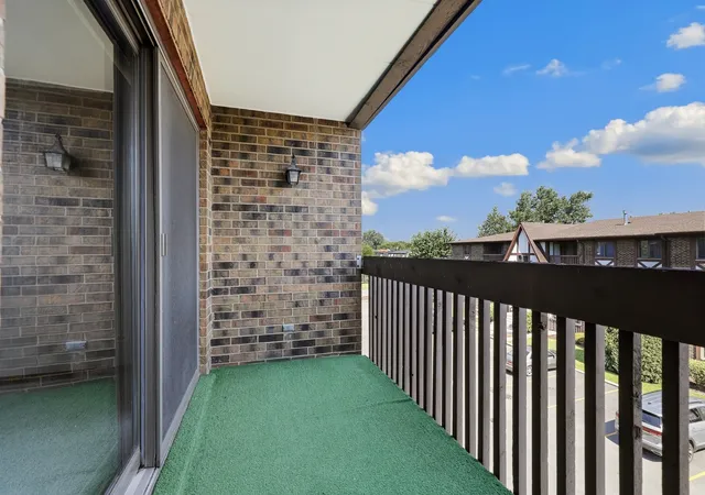 Photo 3 of Condo for sale at 10420 Circle Dr #24B, Oak Lawn, IL 60453 | MLS# 12763762 | Listing updated on 2026-09-24