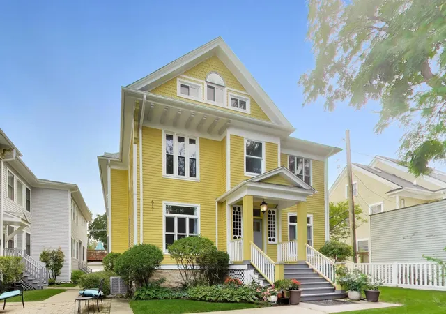 Photo 2 of Condo for sale at 617 South Blvd #H, Oak Park, IL 60302 | MLS# 12763765 | Listing updated on 2026-09-19