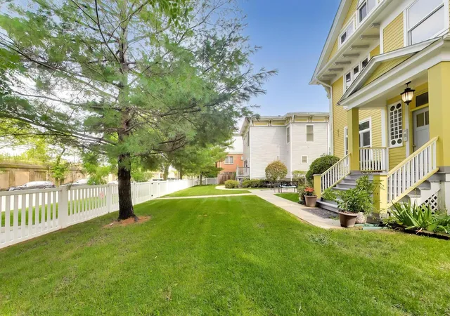 Photo 3 of Condo for sale at 617 South Blvd #H, Oak Park, IL 60302 | MLS# 12763765 | Listing updated on 2026-09-19