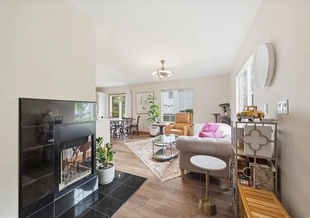 Listing Photo 5 - Condo for sale in building located at 689 Fieldcrest Dr, South Elgin, IL 60177 - Unit #B
