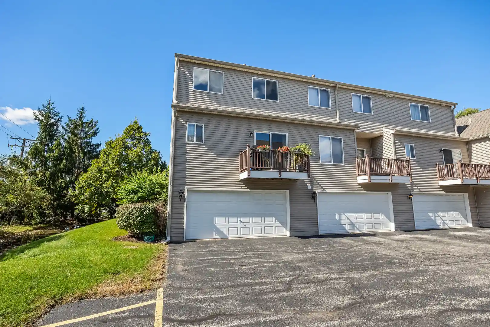 Listing Photo 2 - Condo for sale in 103 Enclave Cir located at 103 Enclave Cir, Bolingbrook, IL 60440 - Unit 103 Enclave Cir