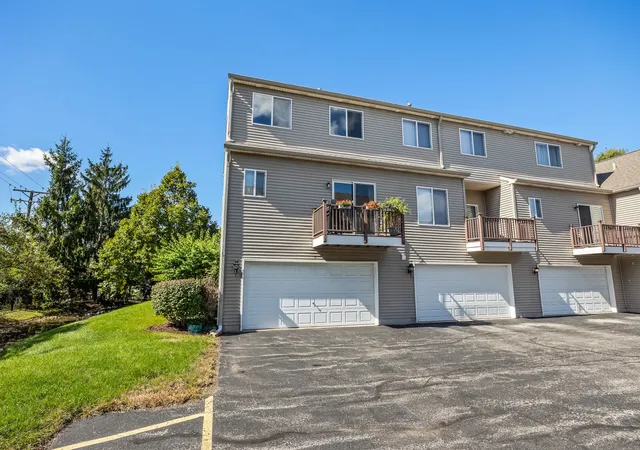 Photo 2 of Townhouse for sale at 103 Enclave Cir #D, Bolingbrook, IL 60440 | MLS# 12763778 | Listing updated on 2026-10-07