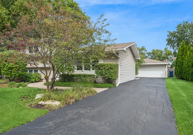 Photo 3 of Single family home for sale at 437 Tupelo Ave, Naperville, IL 60540 | MLS# 12763782 | Listing updated on 2026-09-23