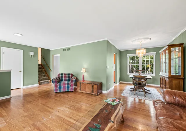 Photo 4 of Single family home for sale at 437 Tupelo Ave, Naperville, IL 60540 | MLS# 12763782 | Listing updated on 2026-09-23
