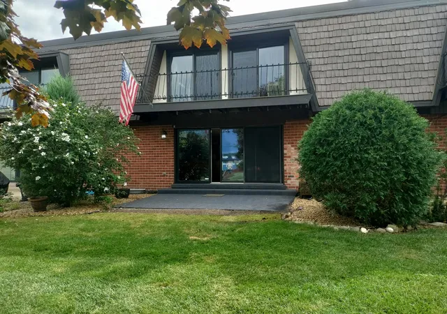 Photo 1 of Townhouse for sale at 2 Cour Lasalle, Palos Hills, IL 60465 | MLS# 12763790 | Listing updated on 2026-09-24