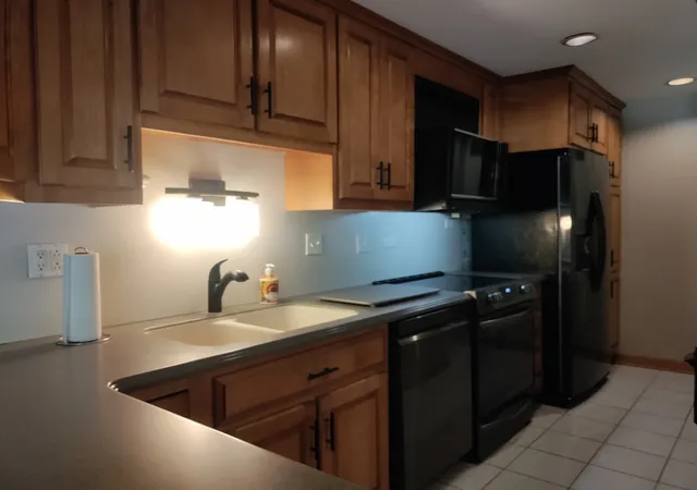 Photo 3 of Townhouse for sale at 2 Cour Lasalle, Palos Hills, IL 60465 | MLS# 12763790 | Listing updated on 2026-09-24