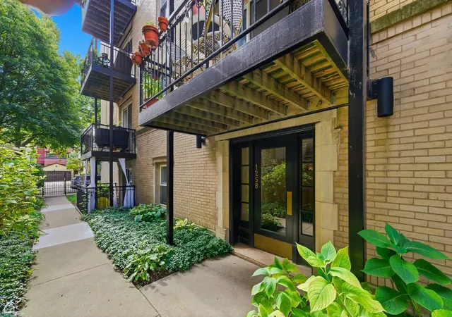 Listing Photo 3 - Condo for sale in building located at 1258 W Winona St, Chicago, IL 60640 - Unit #4B