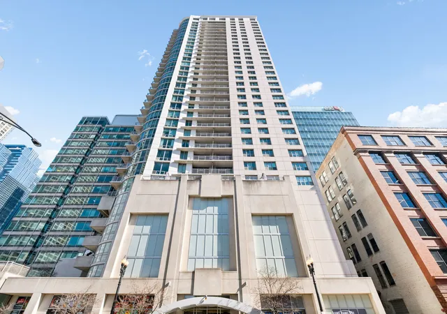 Condo for sale at 125 S Jefferson St #3002, Chicago, IL 60661 | MLS# 12763856