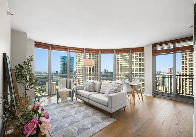 Photo 2 of Condo for sale at 125 S Jefferson St #3002, Chicago, IL 60661 | MLS# 12763856 | Listing updated on 2026-09-24