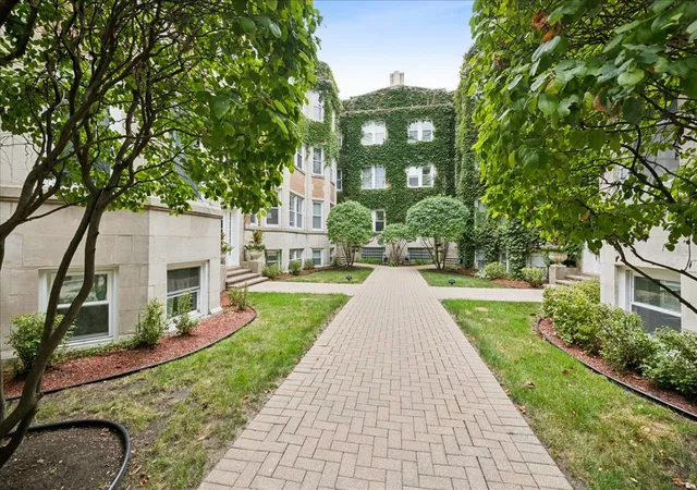 Photo 1 of Condo for sale at 871 W Cornelia Ave #1, Chicago, IL 60657 | MLS# 12763867 | Listing updated on 2026-09-27