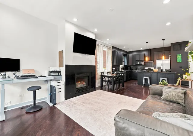 Photo 2 of House for sale at 2521 W Flournoy St, Chicago, IL 60612 | MLS# 12763871 | Listing updated on 2026-09-27