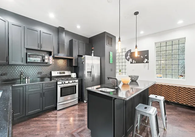Photo 3 of House for sale at 2521 W Flournoy St, Chicago, IL 60612 | MLS# 12763871 | Listing updated on 2026-09-27