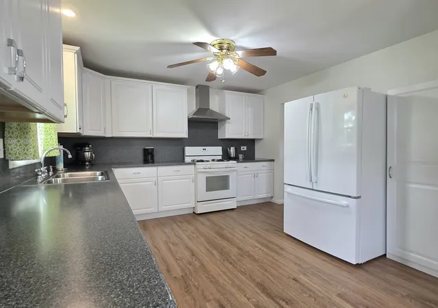 Photo 2 of Single family home for sale at 2814 Hawkshead Dr, New Lenox, IL 60451 | MLS# 12763877 | Listing updated on 2026-09-24
