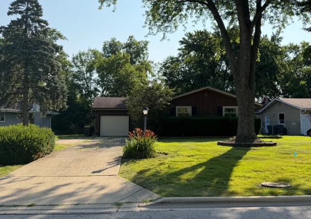 Photo 1 of Single family home for sale at 381 N Silverleaf Blvd, Carol Stream, IL 60188 | MLS# 12763884 | Listing updated on 2026-09-24