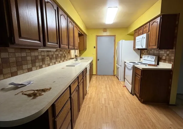 Photo 3 of Single family home for sale at 381 N Silverleaf Blvd, Carol Stream, IL 60188 | MLS# 12763884 | Listing updated on 2026-09-24