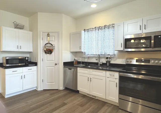 Photo 2 of Townhouse for sale at 997 Regent Dr, Matteson, IL 60443 | MLS# 12763885 | Listing updated on 2026-10-22