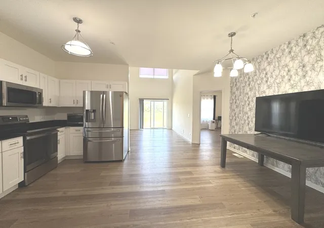 Photo 4 of Townhouse for sale at 997 Regent Dr, Matteson, IL 60443 | MLS# 12763885 | Listing updated on 2026-10-22