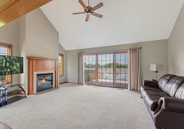 Photo 4 of Townhouse for sale at 12198 Oxford Ct, Lemont, IL 60439 | MLS# 12763891 | Listing updated on 2026-10-08