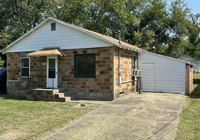 Photo 2 of Sale Pending at 703 N Allyn St, Carbondale, IL 62901 | MLS# 12763902 | Listing updated on 2026-09-22