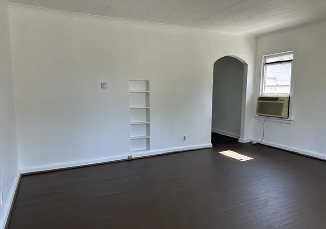 Photo 3 of Sale Pending at 703 N Allyn St, Carbondale, IL 62901 | MLS# 12763902 | Listing updated on 2026-09-22