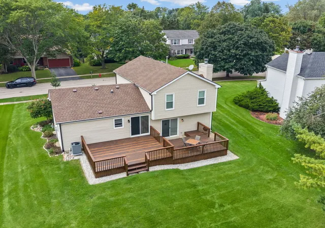 Photo 3 of Single family home for sale at 1011 Woodbridge Dr, Cary, IL 60013 | MLS# 12763911 | Listing updated on 2026-09-24