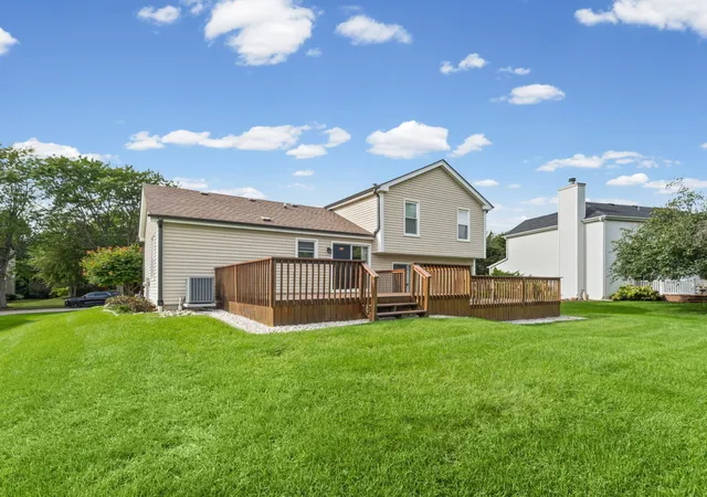 Photo 3 of Single family home for sale at 1011 Woodbridge Dr, Cary, IL 60013 | MLS# 12763911 | Listing updated on 2026-10-07