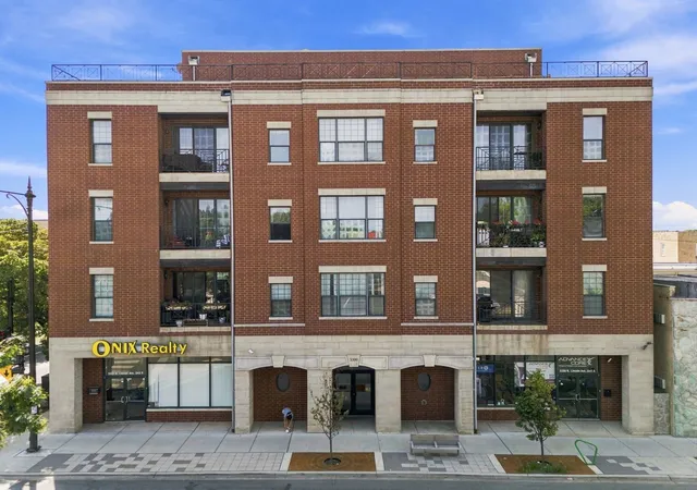 Photo 2 of Condo for sale at 5300 N Lincoln Ave #5C, Chicago, IL 60625 | MLS# 12763923 | Listing updated on 2026-09-26