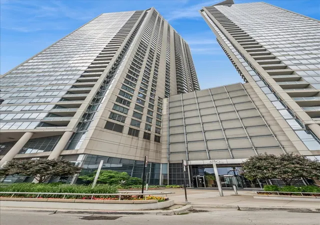 Condo for sale at 600 N Lake Shore Dr #2411, Chicago, IL 60611 | MLS# 12763928