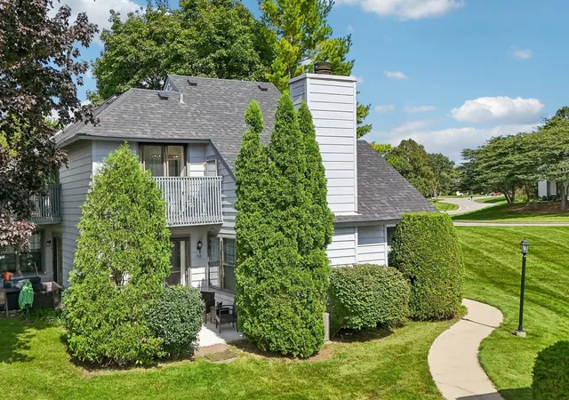 Photo 1 of Townhouse for sale at 736 Glen Way, Gurnee, IL 60031 | MLS# 12763938 | Listing updated on 2026-09-25