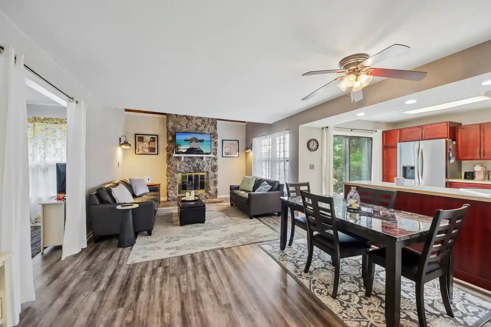 Listing Photo 2 - Condo for sale in 736 Gln Wy located at 736 Gln Wy, Gurnee, IL 60031 - Unit 736 Glen Way
