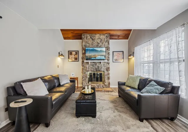 Photo 3 of Townhouse for sale at 736 Glen Way, Gurnee, IL 60031 | MLS# 12763938 | Listing updated on 2026-09-25