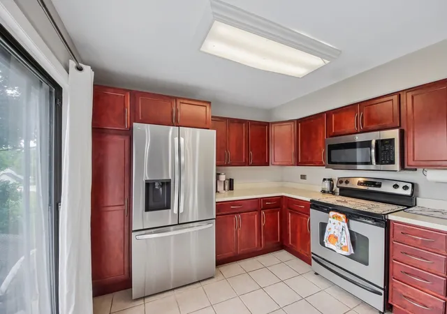 Photo 3 of Townhouse for sale at 736 Glen Way, Gurnee, IL 60031 | MLS# 12763938 | Listing updated on 2026-09-25