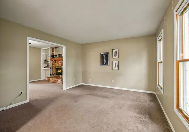 Photo 3 of Single family home for sale at 5481 Parkside Ct, Gurnee, IL 60031 | MLS# 12763969 | Listing updated on 2026-10-07