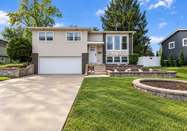 Photo 2 of Single family home for sale at 7410 Hawthorne Ave, Woodridge, IL 60517 | MLS# 12763973 | Listing updated on 2026-09-26