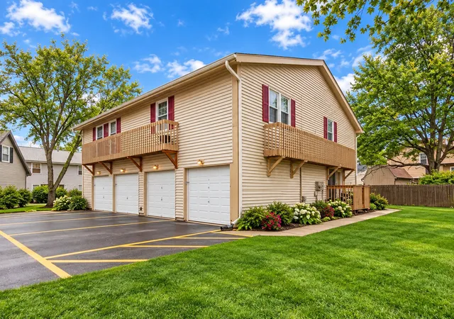 Photo 3 of Condo for sale at 212 Hudson Ct #B, Bolingbrook, IL 60440 | MLS# 12763989 | Listing updated on 2026-10-02