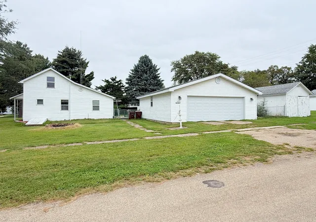 Photo 3 of Single family home for sale at 217 S Walnut St, Shannon, IL 61078 | MLS# 12764008 | Listing updated on 2026-09-19