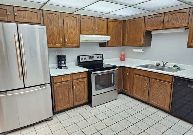 Photo 3 of Condo for sale at 350 Plum Crk Dr #305, Wheeling, IL 60090 | MLS# 12764011 | Listing updated on 2026-09-19