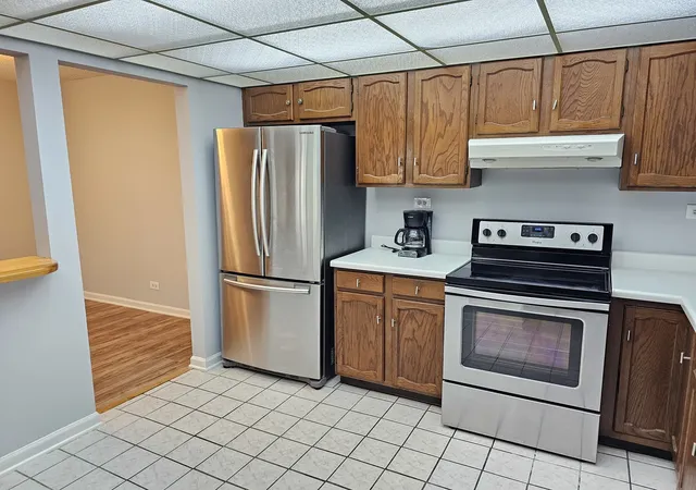 Listing Photo 5 - Condo for sale in building located at 350 Plum Creek Dr, Wheeling, IL 60090 - Unit #305