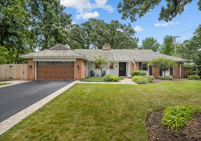 Photo 1 of Single family home for sale at 975 Inverlieth Ter, Lake Forest, IL 60045 | MLS# 12764017 | Listing updated on 2026-09-29