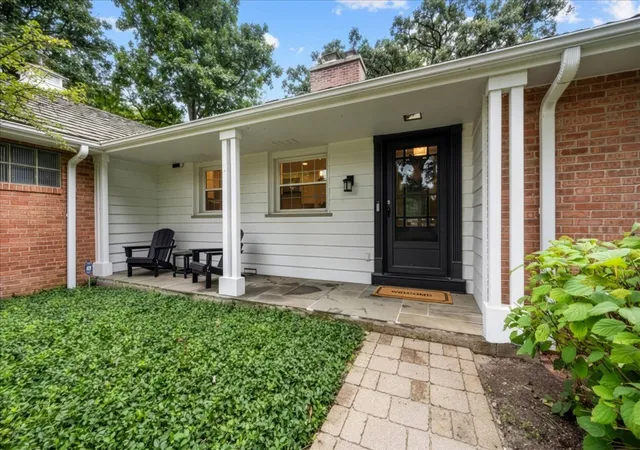 Photo 2 of Single family home for sale at 975 Inverlieth Ter, Lake Forest, IL 60045 | MLS# 12764017 | Listing updated on 2026-09-29