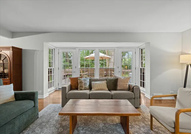 Photo 4 of Single family home for sale at 975 Inverlieth Ter, Lake Forest, IL 60045 | MLS# 12764017 | Listing updated on 2026-09-29