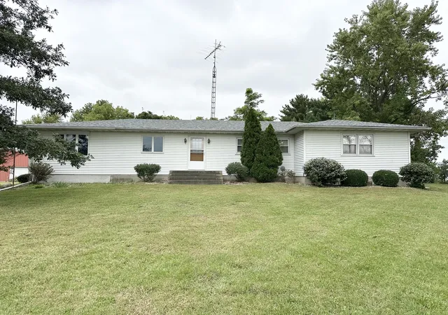 Photo 1 of Single family home for sale at 1698 E 1400 North Rd, Watseka, IL 60970 | MLS# 12764021 | Listing updated on 2026-09-24