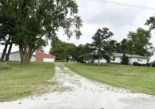 Photo 2 of Single family home for sale at 1698 E 1400 North Rd, Watseka, IL 60970 | MLS# 12764021 | Listing updated on 2026-09-24