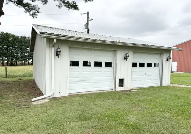 Photo 3 of Single family home for sale at 1698 E 1400 North Rd, Watseka, IL 60970 | MLS# 12764021 | Listing updated on 2026-09-24