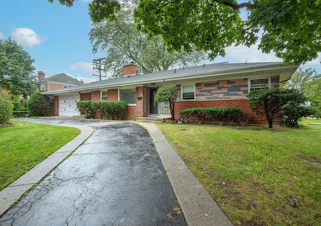 Photo 2 of Single family home for sale at 6756 N Keating Ave, Lincolnwood, IL 60712 | MLS# 12764035 | Listing updated on 2026-10-02